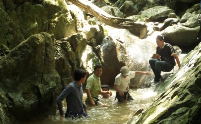 Canyoning por quebrada. Canyoning por quebrada.