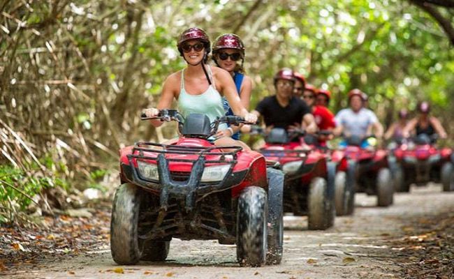 Cuatrimoto en pareja.