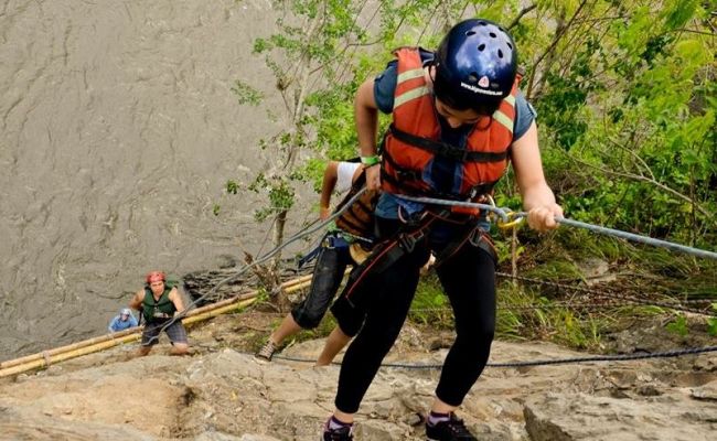 Rapel en roca seca. Rapel en roca seca.